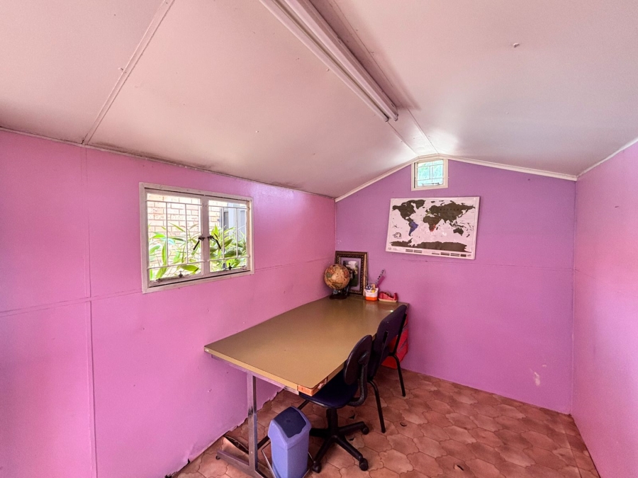 5 Bedroom Property for Sale in Flamwood North West